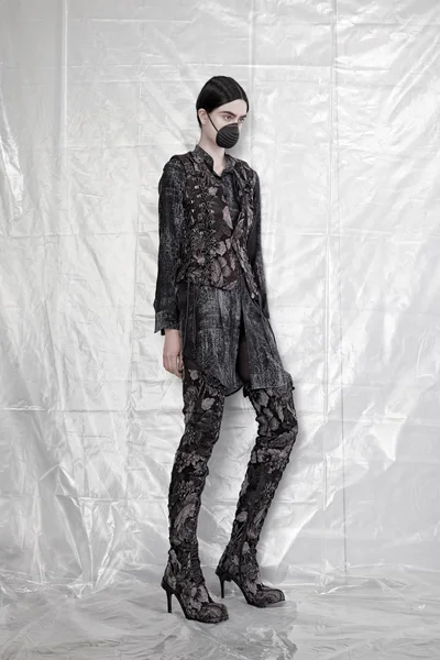 Look 27